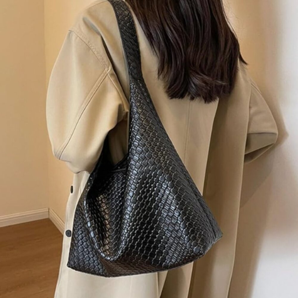 Shoulder leather tote bag